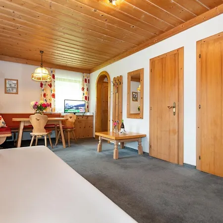 Отель Rohregger 4*